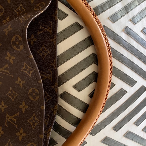 Louis Vuitton Artsy Monogram - Picture 8 of 10